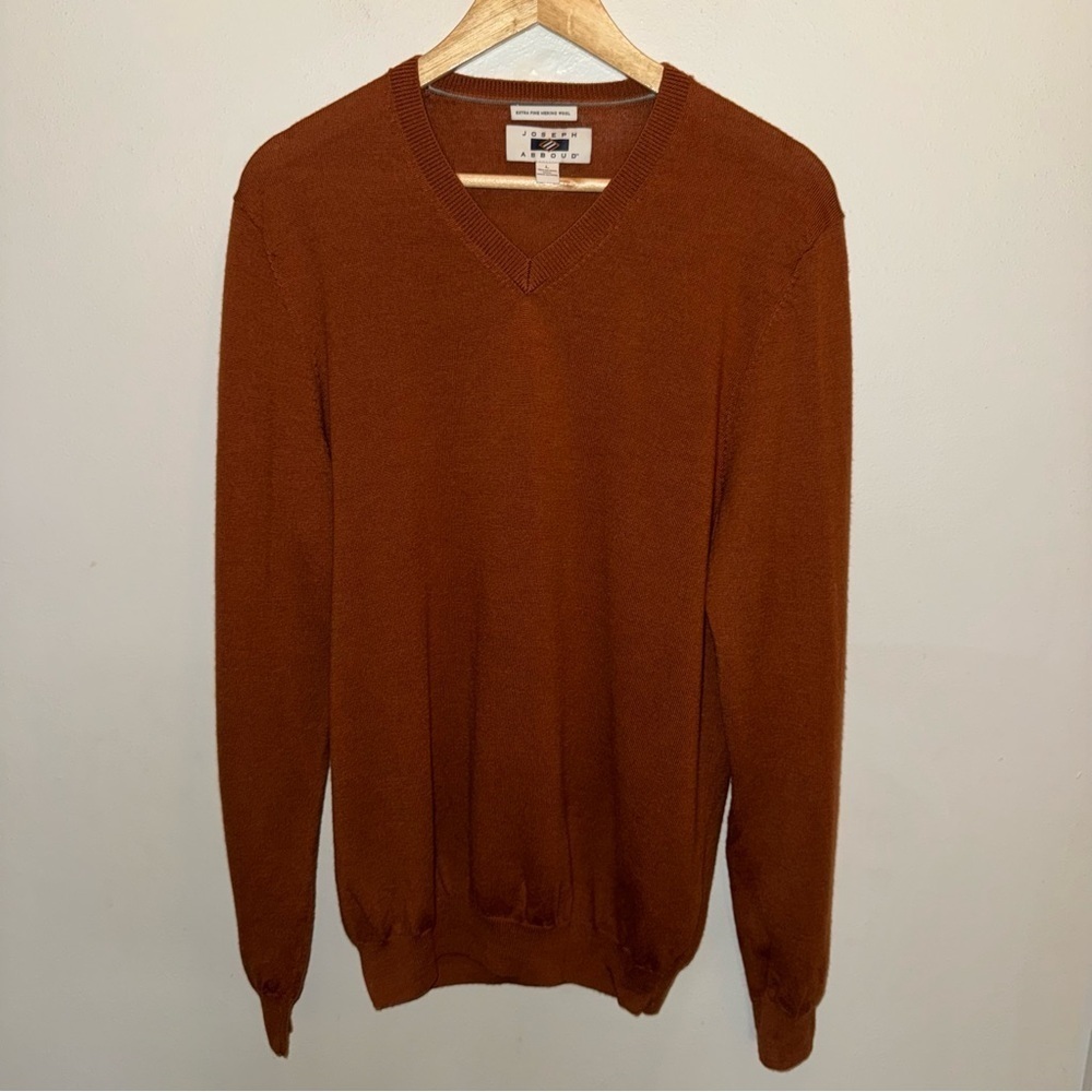 Joseph Abbound Extra Fine Merino Wool Men's Burnt Orange V-Neck Sweater